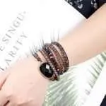 Preciosa pulsera elaborada a mano con piedra de ónix negro. El ónix negro es la piedra de la fuerza, el vigor y la perseverancia. Es muy efectiva en la meditación y en el yoga.