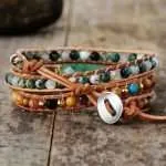 Pulsera del equilibrio y la suerte en el amor, elaborada a mano con piedras naturales (jade, ónix, turquesa africana y piedras volcánicas). El jade favorece la búsqueda del amor, la suerte y la estabilidad emocional.