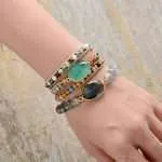 Pulsera del equilibrio y la suerte en el amor, elaborada a mano con piedras naturales (jade, ónix, turquesa africana y piedras volcánicas). El jade favorece la búsqueda del amor, la suerte y la estabilidad emocional.