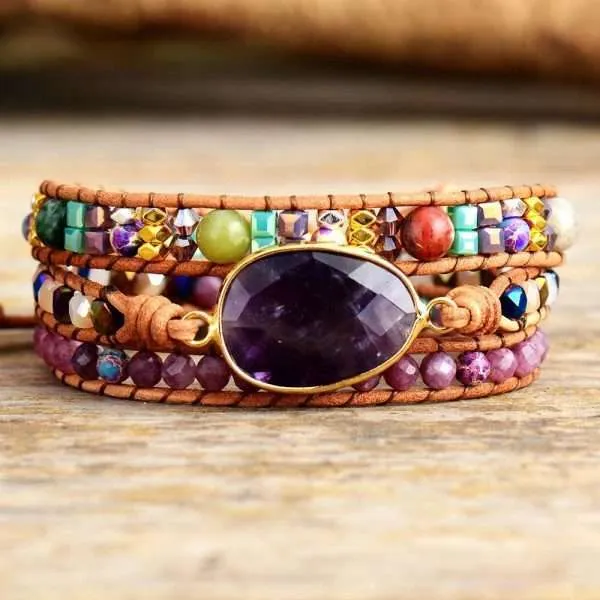 Comprar pulsera del empoderamiento de la mujer, con piedra de Amatista y jade. Pulsera boho con piedras naturales.