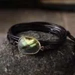 Comprar pulsera de cuerda con piedra natural de labradorita. Pulsera Zen y boho.