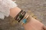 Comprar pulsera de cuerda con piedra natural de labradorita. Pulsera Zen y boho.