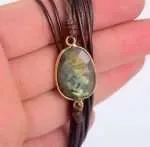 Comprar pulsera de cuerda con piedra natural de labradorita. Pulsera Zen y boho.