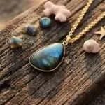 Collar de la perseverancia con piedra de labradorita