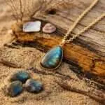Collar de la perseverancia con piedra de labradorita