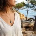 Collar de la perseverancia con piedra de labradorita