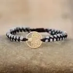 Pulsera de jaspe africano hecha a mano con el símbolo del Árbol de la Vida. El Árbol de la vida representa la esencia de nuestra propia existencia y transmite una gran fuerza y positivismo.