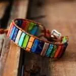 Pulsera equilibrio de los 7 Chakras elaborada con jaspe y piedras naturales. Potencia tu energía vital equilibrando tus 7 chakras, para conseguir el bienestar del cuerpo y el alma.