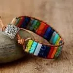 Pulsera equilibrio de los 7 Chakras elaborada con jaspe y piedras naturales. Potencia tu energía vital equilibrando tus 7 chakras, para conseguir el bienestar del cuerpo y el alma.