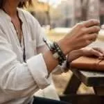 Pulsera de la comunicación y la autoestima con piedras naturales