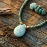 Collar del equilibrio de Vishuddha con amazonita, lapislázuli o jaspe rojo
