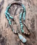 Collar de la mujer fuerte con piedras de labradorita, ónix y amazonita