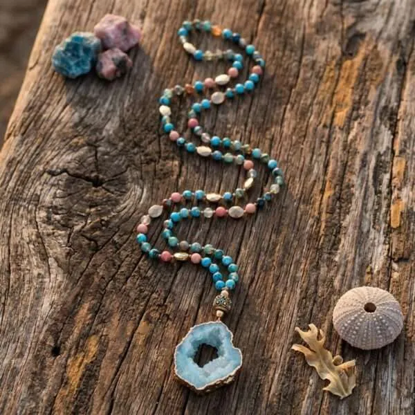 Collar de la profunda reflexión con piedras y drusa del Nepal