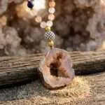 Collar de la profunda reflexión con piedras y drusa del Nepal