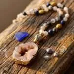 Collar de la profunda reflexión con piedras y drusa del Nepal