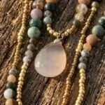 Collar de Ranakpur con piedras naturales de Ágata de la India