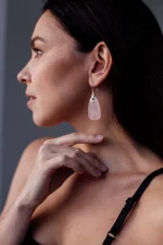Pendientes del amor incondicional de cuarzo rosa o nácar