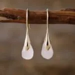 Pendientes del dulce camino con piedras naturales variadas