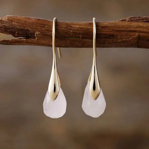 Pendientes del dulce camino con piedras naturales variadas