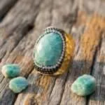 Anillo de la ayuda a la expresión con amazonita