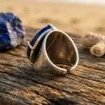 Anillo de la importancia de la voz interior de lapislázuli