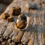 Anillo del tercer ojo con piedra de ojo de tigre