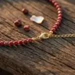 Gargantilla del apoyo y el optimismo con piedras variadas semipreciosas