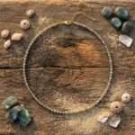 Gargantilla del apoyo y el optimismo con piedras variadas semipreciosas
