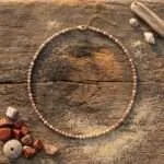 Gargantilla del apoyo y el optimismo con piedras variadas semipreciosas