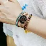 Pulsera de la memoria del mar con fósil de amonita y piedras naturales