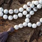 Collar Japa Mala de 108 cuentas con Piedras de Howlita Blanca