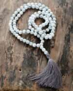 Collar Japa Mala Tíbet de 108 cuentas con piedras de howlita