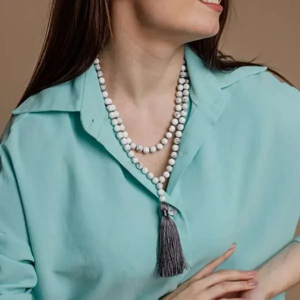Collar Japa Mala Tíbet de 108 cuentas con piedras de howlita