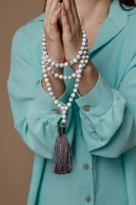 Collar Japa Mala Tíbet de 108 cuentas con piedras de howlita