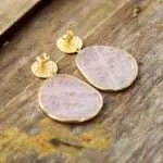 Pendientes boho de la conexión entre almas gemelas de cuarzo rosa