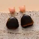 Pendientes de la limpieza del aura con piedras de amatista u ojo de tigre