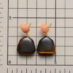 Pendientes de la limpieza del aura con piedras de amatista u ojo de tigre