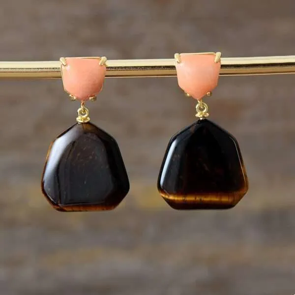 Pendientes de la limpieza del aura con piedras de amatista u ojo de tigre