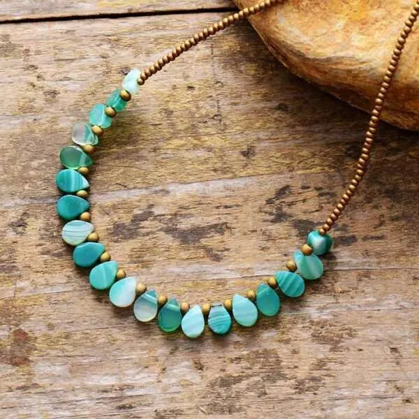 Colgante boho del autocontrol con piedras de ónix y semillas