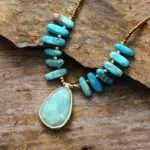 Collar de la hermosa etapa de cambio con amazonita y cuentas de jaspe