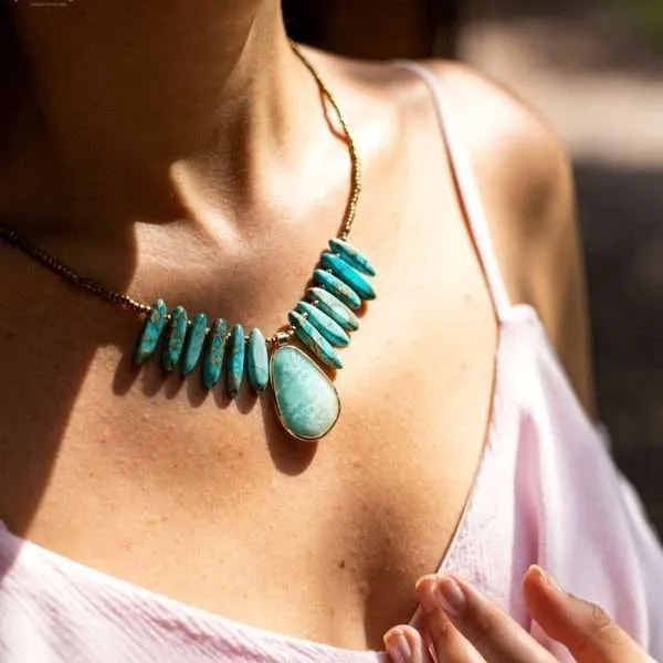 Collar de la hermosa etapa de cambio con amazonita y cuentas de jaspe