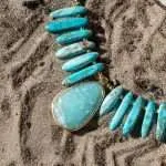 Collar de la hermosa etapa de cambio con amazonita y cuentas de jaspe