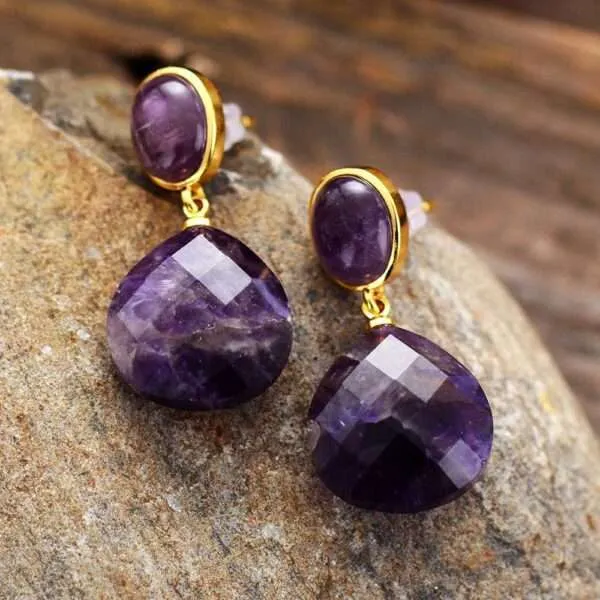 Pendientes del buen sentido común con piedras de amatista