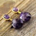 Pendientes del buen sentido común con piedras de amatista