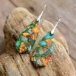 Pendientes del paso de las estaciones con piedras de jaspe