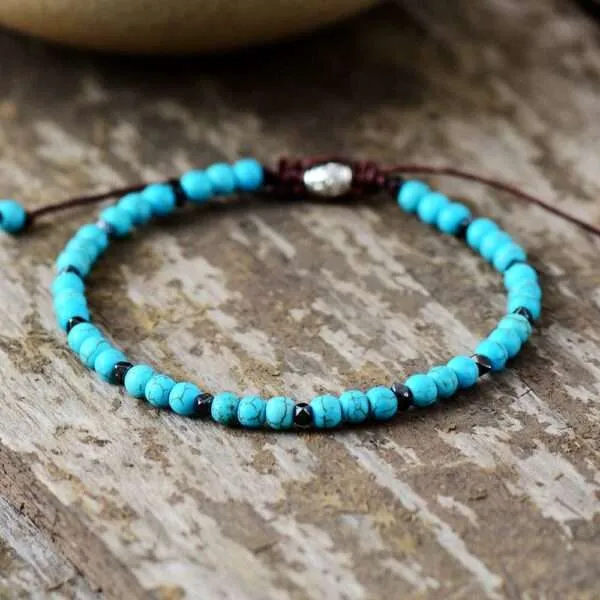 Pulsera bohemia protectora con piedras naturales de turquesa o howlita
