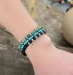 Pulsera bohemia protectora con piedras naturales de turquesa o howlita