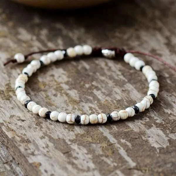 Pulsera bohemia protectora con piedras naturales de turquesa o howlita