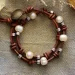 Pulsera bohemia del enfoque hacia los objetivos con perlas de agua dulce