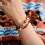 Pulsera bohemia del enfoque hacia los objetivos con perlas de agua dulce